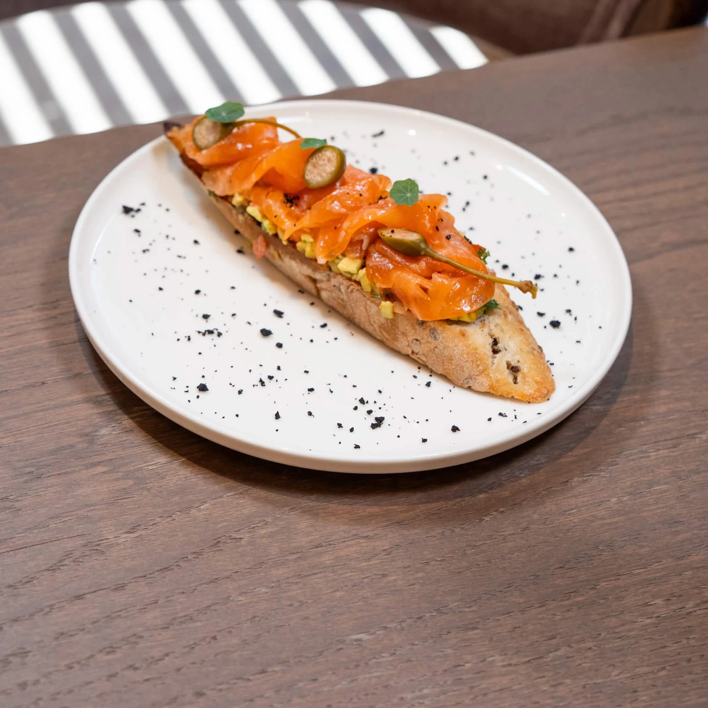 Bruschetta cu somon