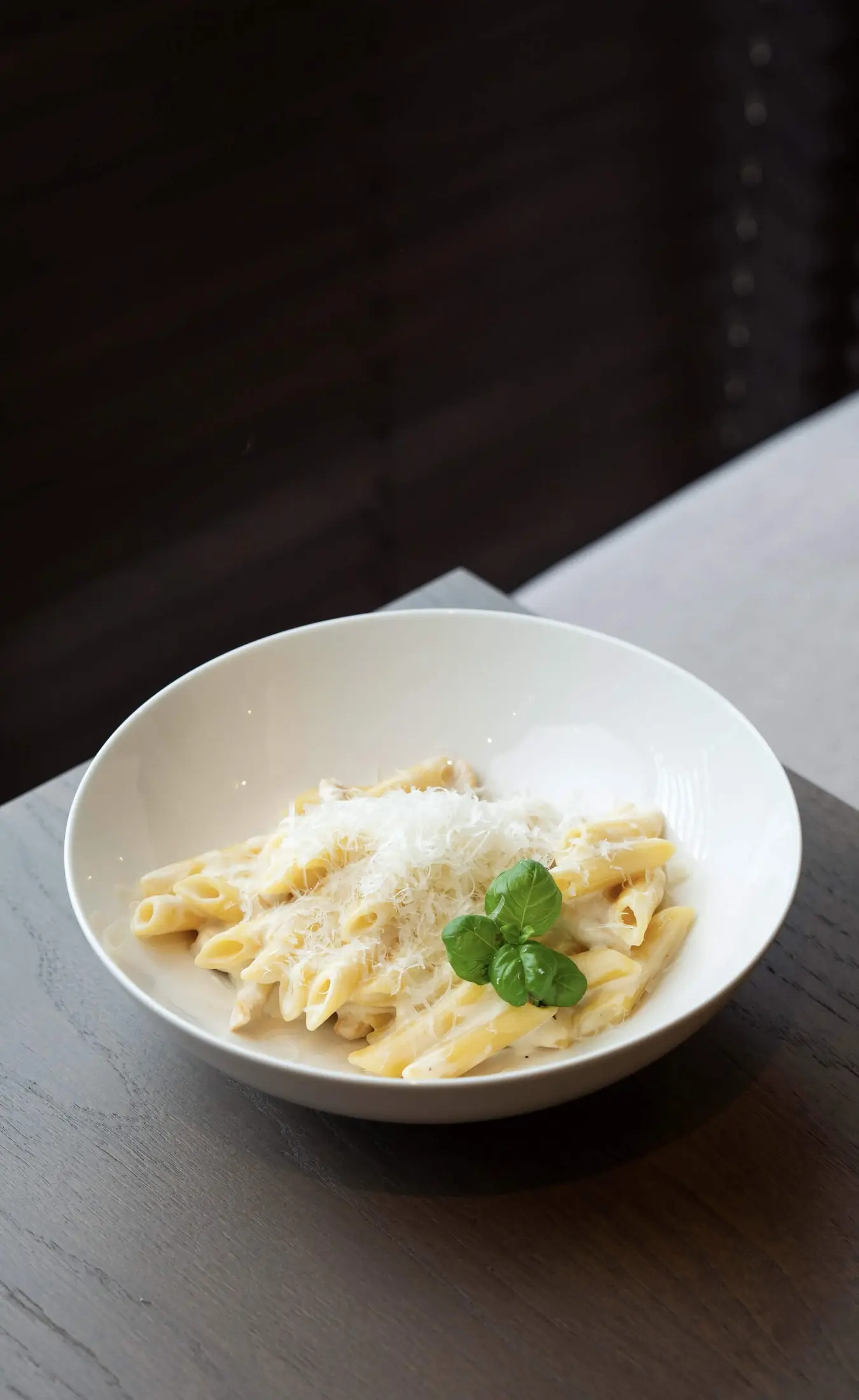 Penne cu pui în sos cremos