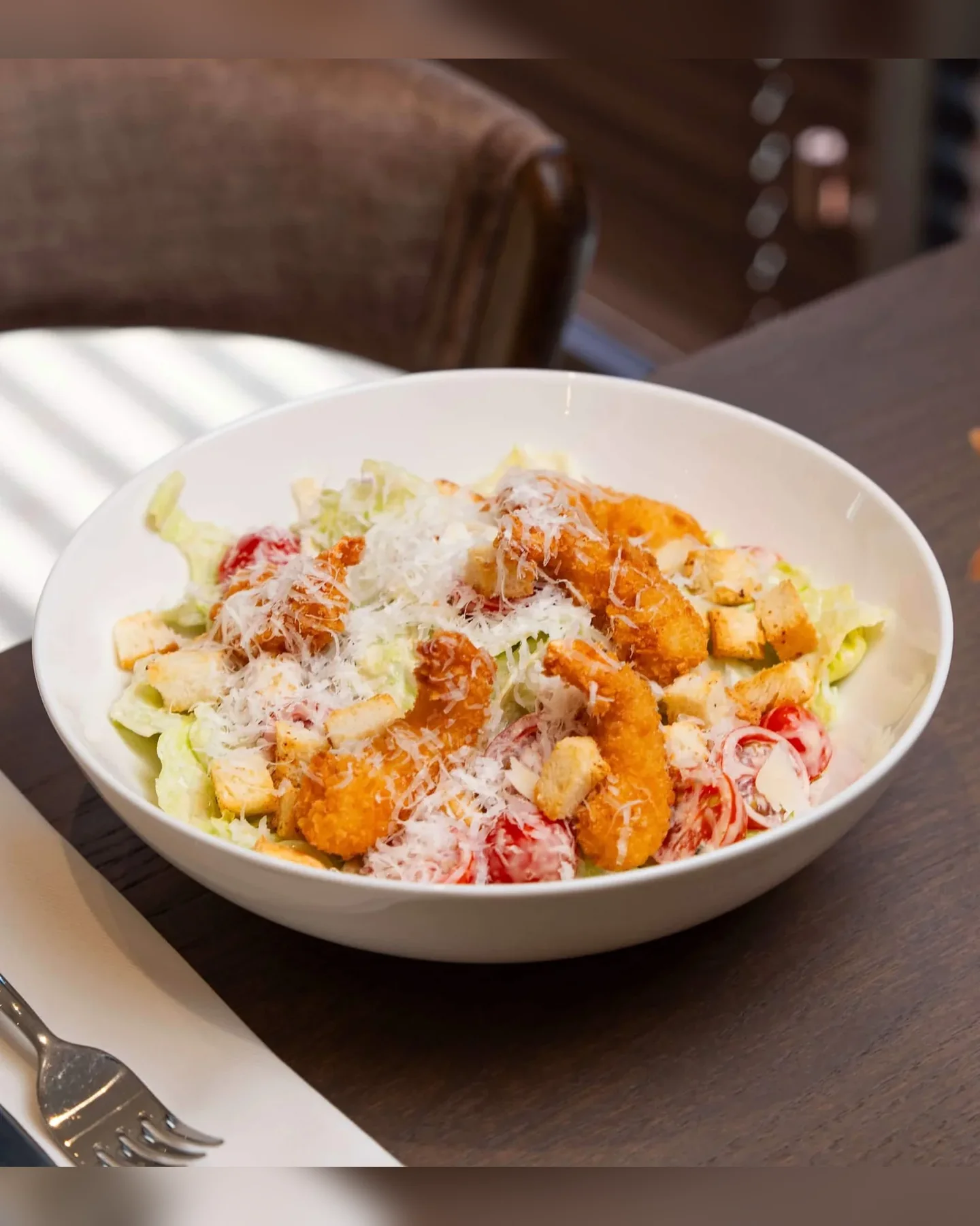 Salată Caesar cu creveți panko
